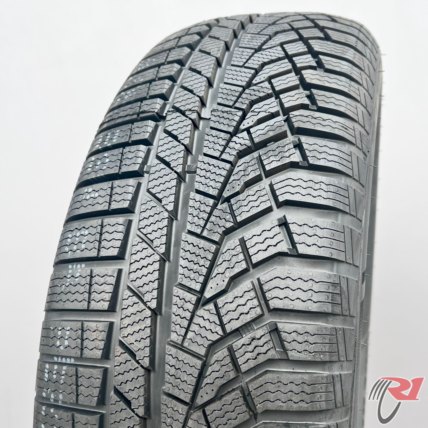 DYNAMO WINTER SPORT 215/50 R17