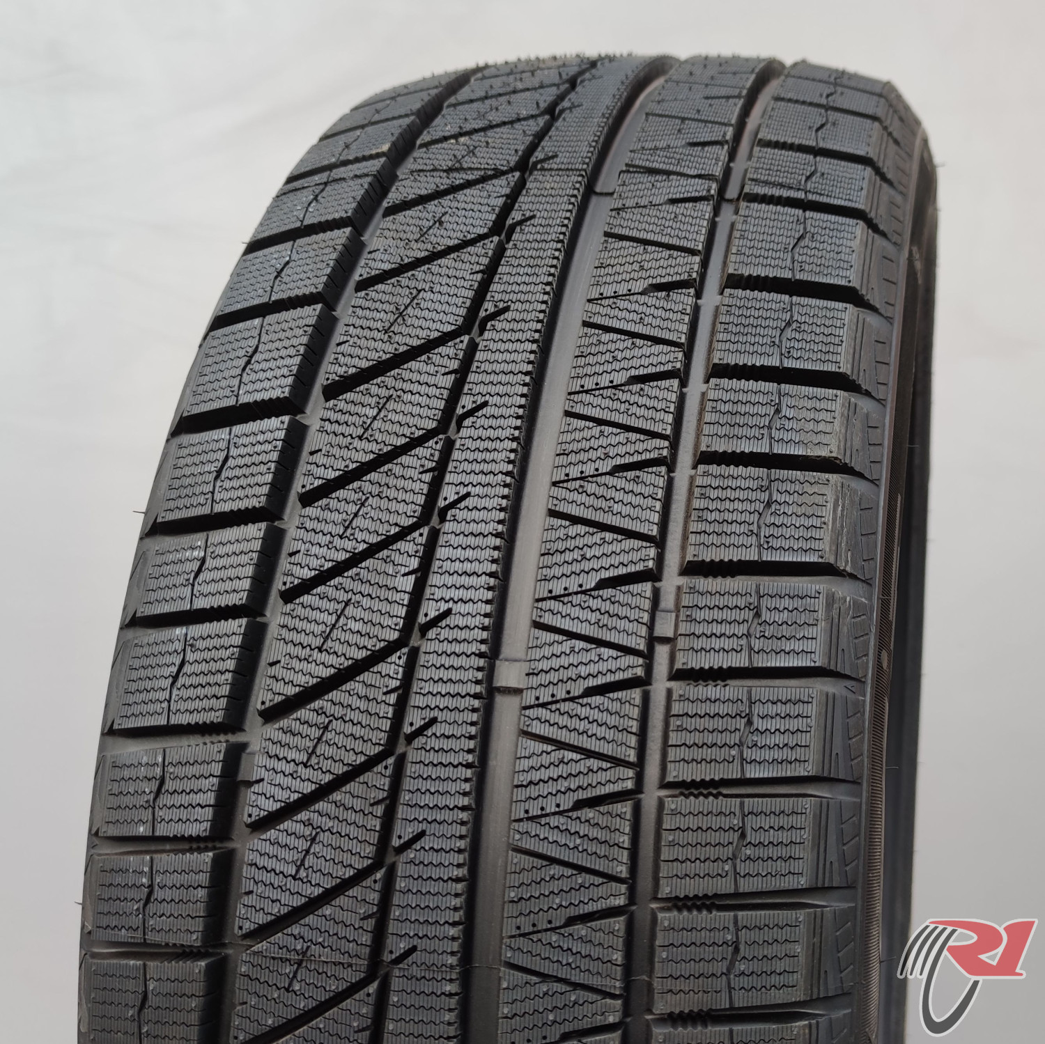 DYNAMO NORDIC SPORT 225/50 R18